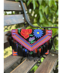 CLUTCH FLORENA PRETA COM FRANJAS