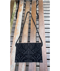 CLUTCH LAMAE PRETA/PRETA